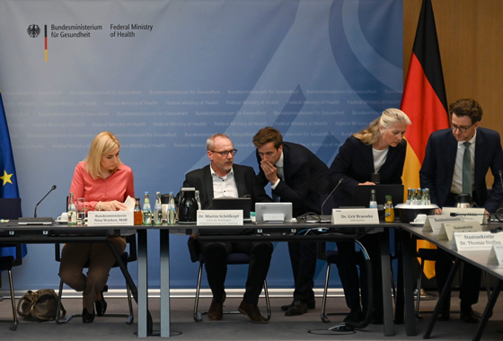 Start der Bund-Länder-Arbeitsgruppe zur Pflegereform: Daten und Fakten vom IGES Institut